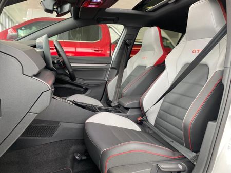 2026-Volkswagen-Golf-8-GTI-20-TSI-DSG_10