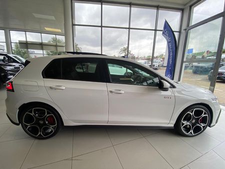 2026-Volkswagen-Golf-8-GTI-20-TSI-DSG_2