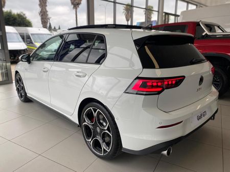2026-Volkswagen-Golf-8-GTI-20-TSI-DSG_7