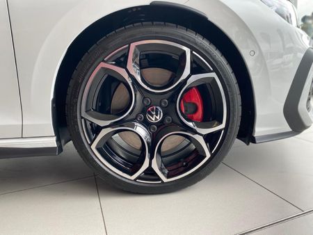 2026-Volkswagen-Golf-8-GTI-20-TSI-DSG_8