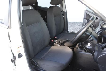 2012-Ford-Figo-14-TDCi-Ambiente_15