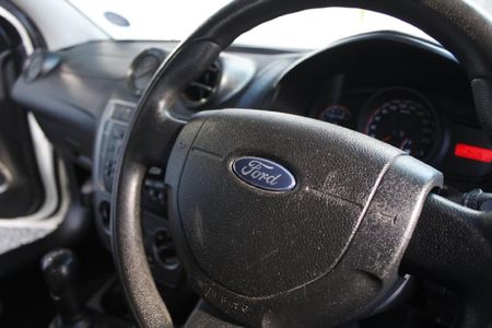 2012-Ford-Figo-14-TDCi-Ambiente_16