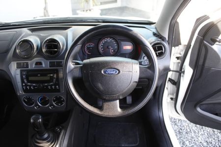 2012-Ford-Figo-14-TDCi-Ambiente_17