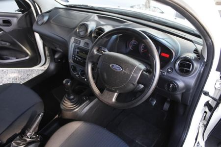2012-Ford-Figo-14-TDCi-Ambiente_18