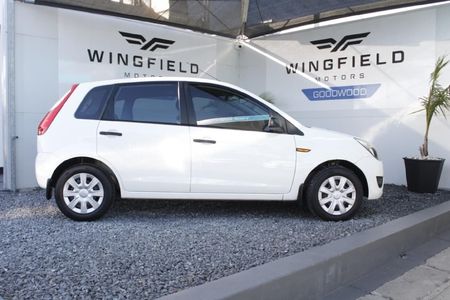 2012-Ford-Figo-14-TDCi-Ambiente_2