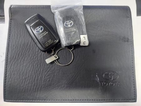 2023-Toyota-Corolla-Cross-18-XR-Hybrid_14
