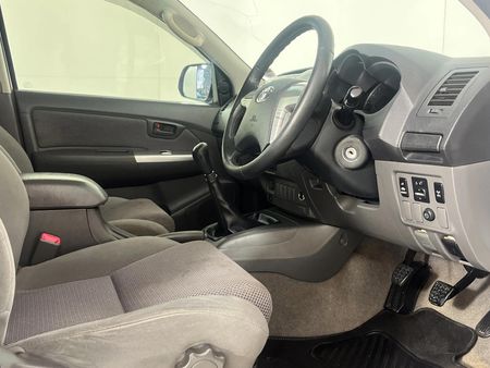 2013-Toyota-Hilux-25-D-4D-Raider-Raised-Body-Double-Cab_9