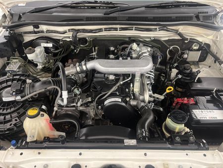 2013-Toyota-Hilux-25-D-4D-Raider-Raised-Body-Double-Cab_14