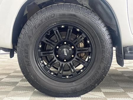 2013-Toyota-Hilux-25-D-4D-Raider-Raised-Body-Double-Cab_4