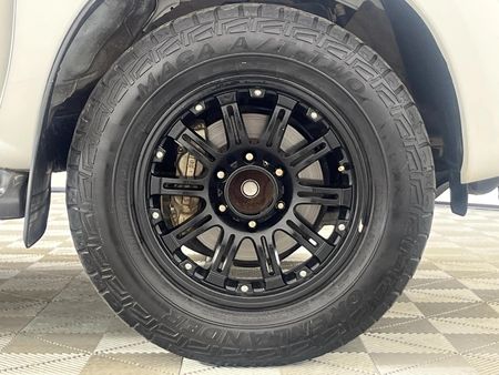 2013-Toyota-Hilux-25-D-4D-Raider-Raised-Body-Double-Cab_5
