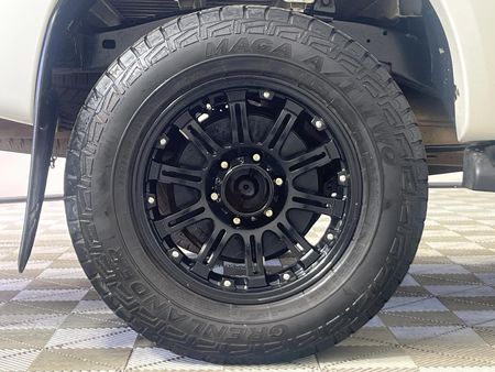 2013-Toyota-Hilux-25-D-4D-Raider-Raised-Body-Double-Cab_7