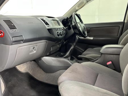 2013-Toyota-Hilux-25-D-4D-Raider-Raised-Body-Double-Cab_8