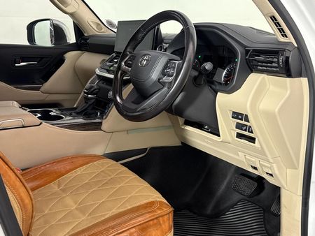 2023-Toyota-Land-Cruiser-300-V6-33-D-ZX_9