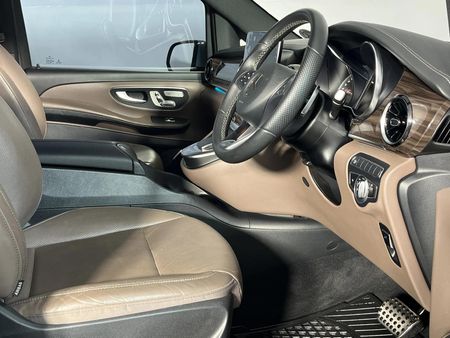 2021-Mercedes-Benz-V-Class-V-250d-Avantgarde-Auto_9