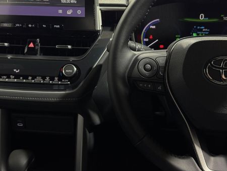 2026-Toyota-Corolla-Cross-18-XS-Hybrid_10