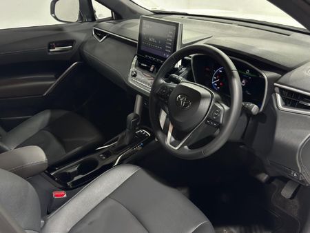 2026-Toyota-Corolla-Cross-18-XS-Hybrid_12