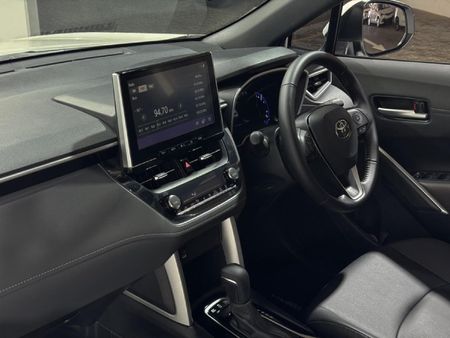 2026-Toyota-Corolla-Cross-18-XS-Hybrid_13
