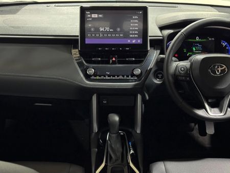 2026-Toyota-Corolla-Cross-18-XS-Hybrid_14