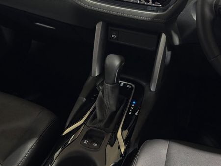 2026-Toyota-Corolla-Cross-18-XS-Hybrid_15