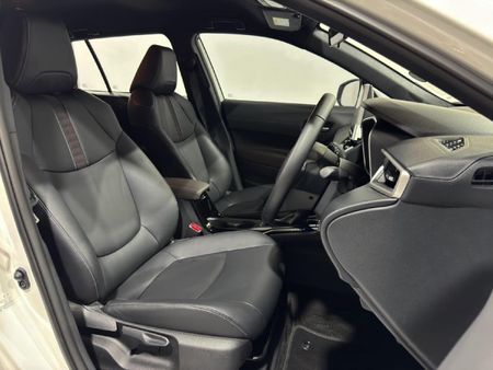 2026-Toyota-Corolla-Cross-18-XS-Hybrid_16