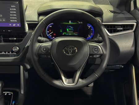 2026-Toyota-Corolla-Cross-18-XS-Hybrid_17