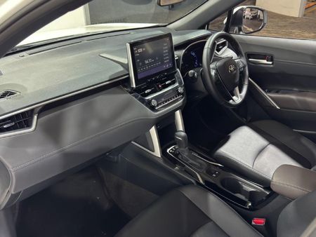 2026-Toyota-Corolla-Cross-18-XS-Hybrid_19