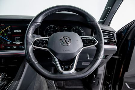 2023-Volkswagen-Touareg-30-TDI-V6-Executive_13
