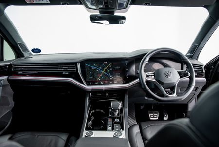 2023-Volkswagen-Touareg-30-TDI-V6-Executive_15
