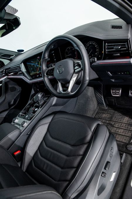 2023-Volkswagen-Touareg-30-TDI-V6-Executive_17
