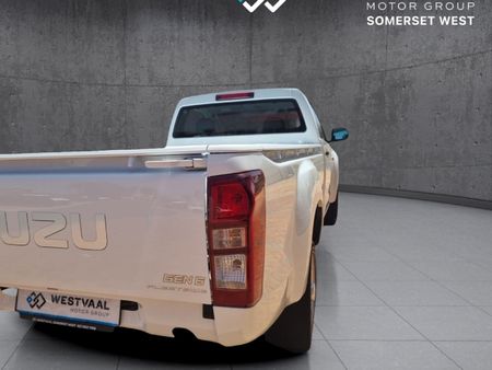 2026-Isuzu-D-Max-250C-Fleetside-Single-Cab_10