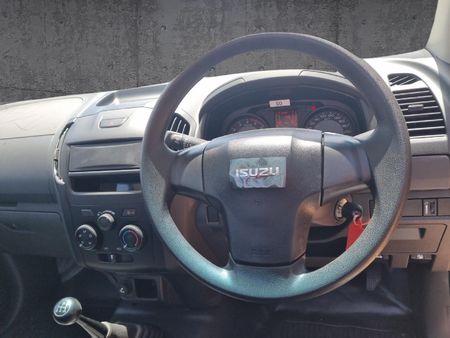 2026-Isuzu-D-Max-250C-Fleetside-Single-Cab_12