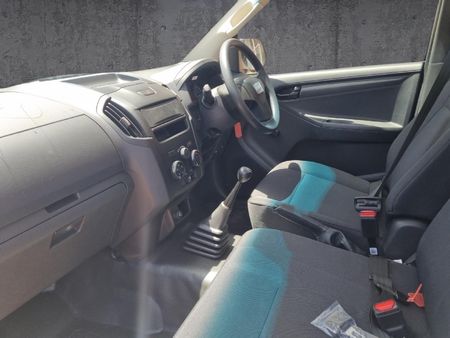 2026-Isuzu-D-Max-250C-Fleetside-Single-Cab_14