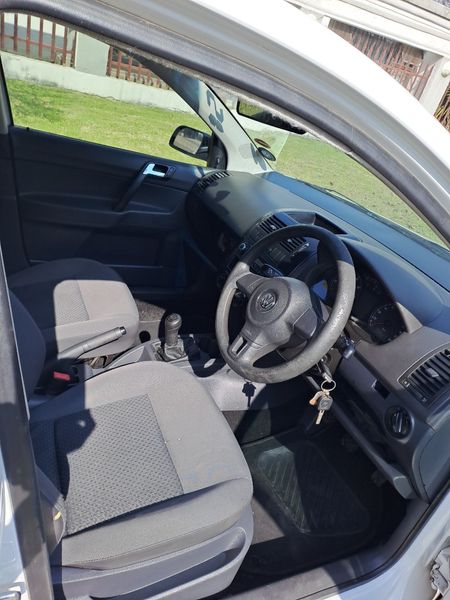 2012-Volkswagen-Polo-Vivo-16-Trendline_9