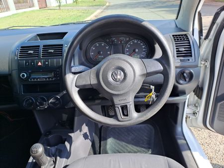 2012-Volkswagen-Polo-Vivo-16-Trendline_11
