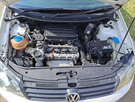2012-Volkswagen-Polo-Vivo-16-Trendline_13