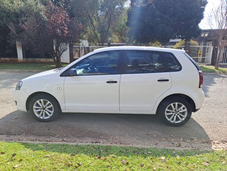 2012-Volkswagen-Polo-Vivo-16-Trendline_4