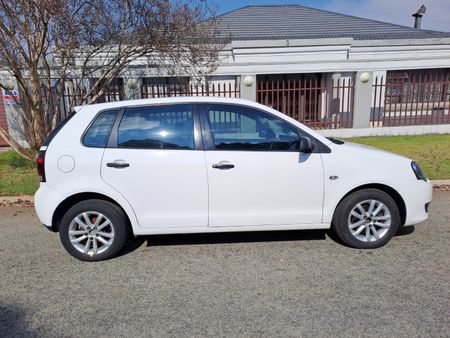 2012-Volkswagen-Polo-Vivo-16-Trendline_5