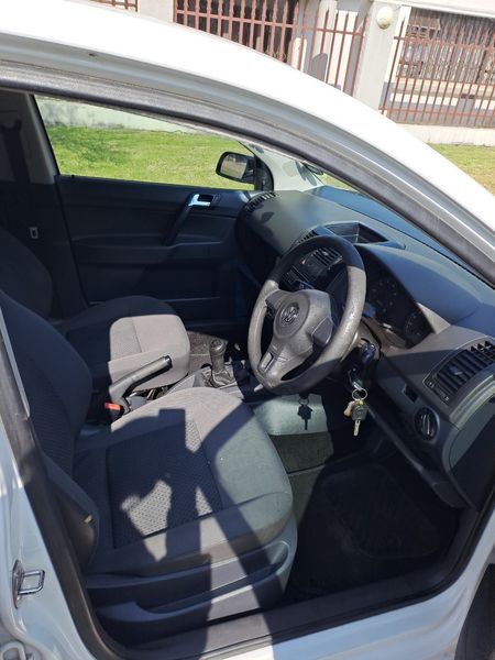 2012-Volkswagen-Polo-Vivo-16-Trendline_8