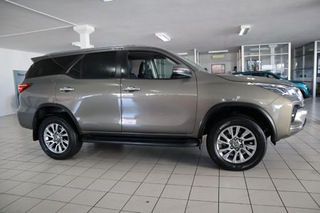 2021-Toyota-Fortuner-28-GD-6-Raised-Body-Auto_2