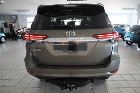 2021-Toyota-Fortuner-28-GD-6-Raised-Body-Auto_4
