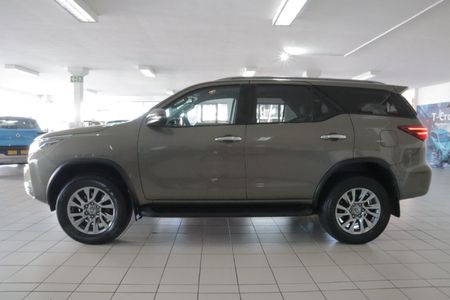2021-Toyota-Fortuner-28-GD-6-Raised-Body-Auto_6