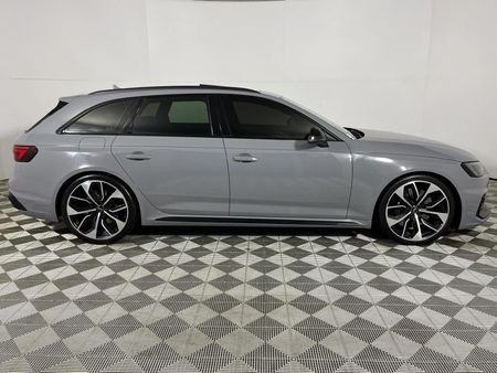 2020-Audi-RS4-Avant-quattro_19