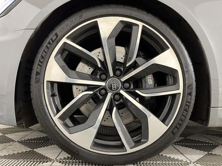 2020-Audi-RS4-Avant-quattro_4