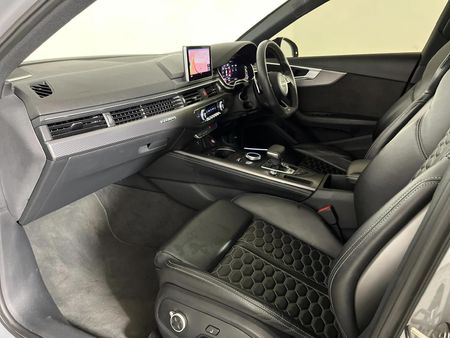 2020-Audi-RS4-Avant-quattro_8