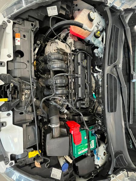 2012-Ford-Fiesta-14i-Ambiente-5-dr_12