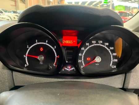 2012-Ford-Fiesta-14i-Ambiente-5-dr_13