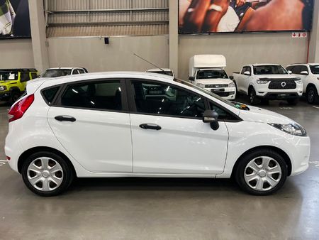 2012-Ford-Fiesta-14i-Ambiente-5-dr_1