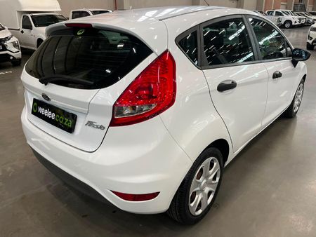 2012-Ford-Fiesta-14i-Ambiente-5-dr_2