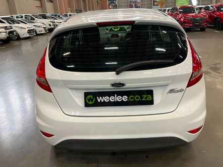 2012-Ford-Fiesta-14i-Ambiente-5-dr_3
