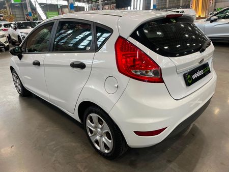 2012-Ford-Fiesta-14i-Ambiente-5-dr_4